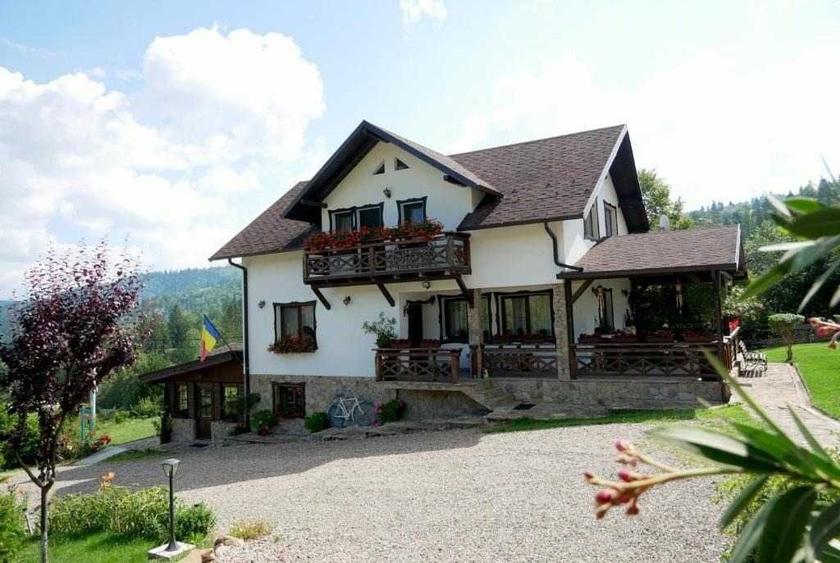 Casă cu 4 camere cu Teren 240 Mp în Central