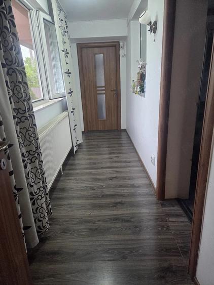 Casă cu 5 camere cu Teren 250 Mp în Măgurele