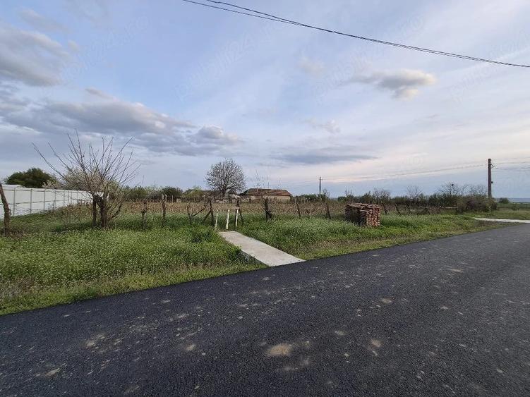 Teren de 9060 mp, în Cujmir