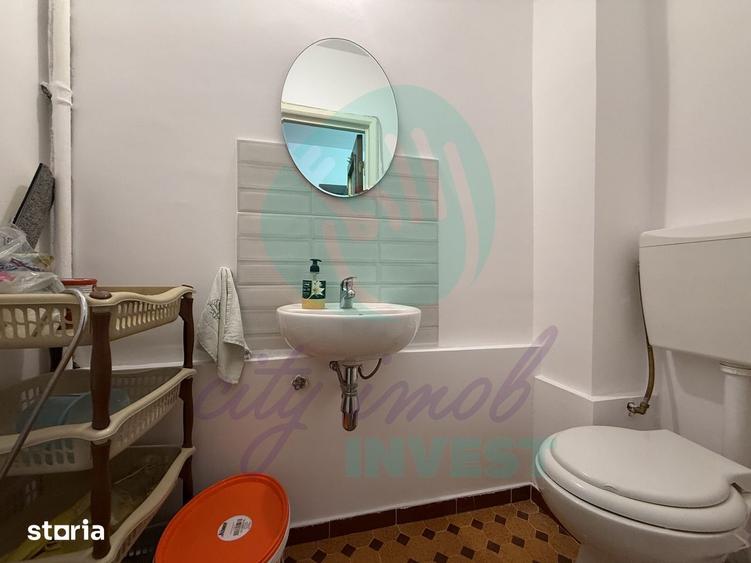 Apartament cu 3 camere semidecomandat în Moșilor