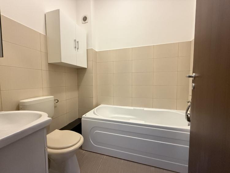 Apartament cu 2 camere semidecomandat, mobilat în Apărătorii Patriei