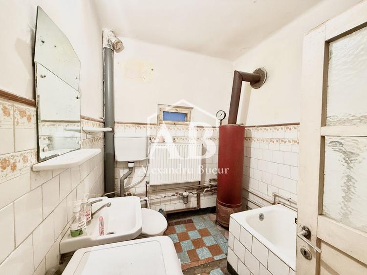Casă individuală cu 4 camere cu Canalizare în Central