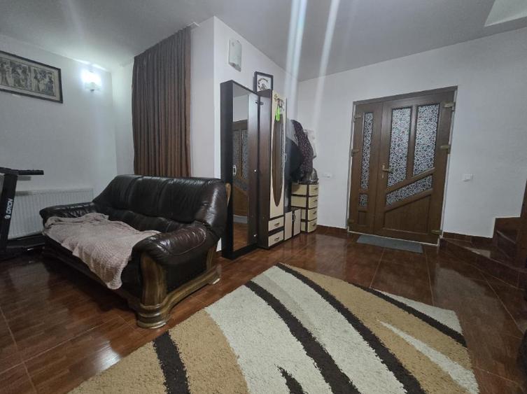 Casă individuală cu 3 camere cu Teren 380 Mp în Cetate