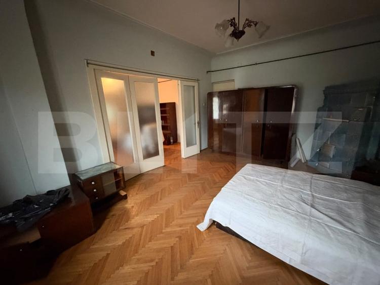 Apartament cu 4 camere decomandat, mobilat în Central