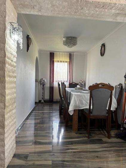 Casă cu 8 camere cu Teren 4000 Mp în Bălnaca