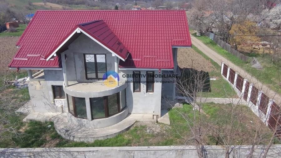 Casă cu Teren 953 Mp în Gura Văii