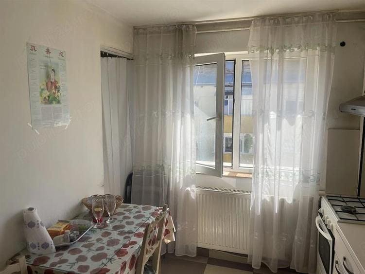 Apartament cu 2 camere semidecomandat, mobilat în Exterior Vest