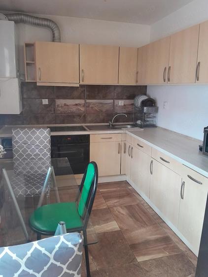 Apartament cu 3 camere semidecomandat în Florești