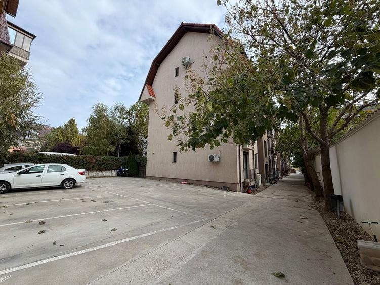 Apartament cu 4 camere decomandat, mobilat în Fundeni