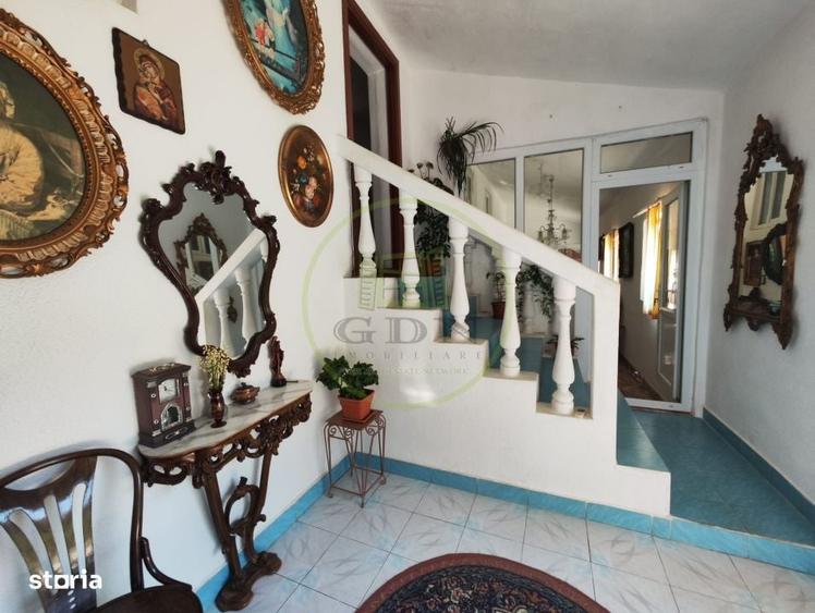Casă cu 4 camere în Leamna de Sus
