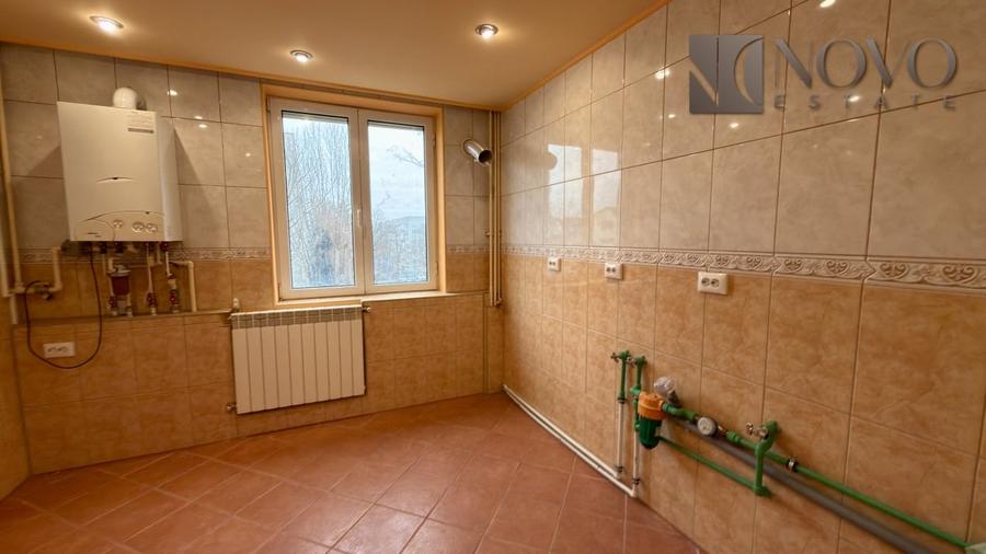 Apartament cu 3 camere semidecomandat în 1 Decembrie 1918