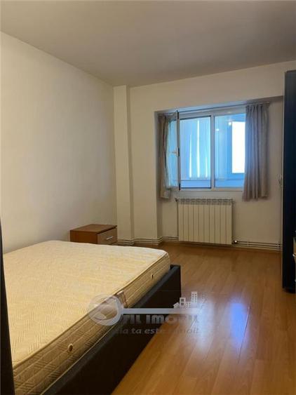 Apartament cu 3 camere decomandat în Nicolina