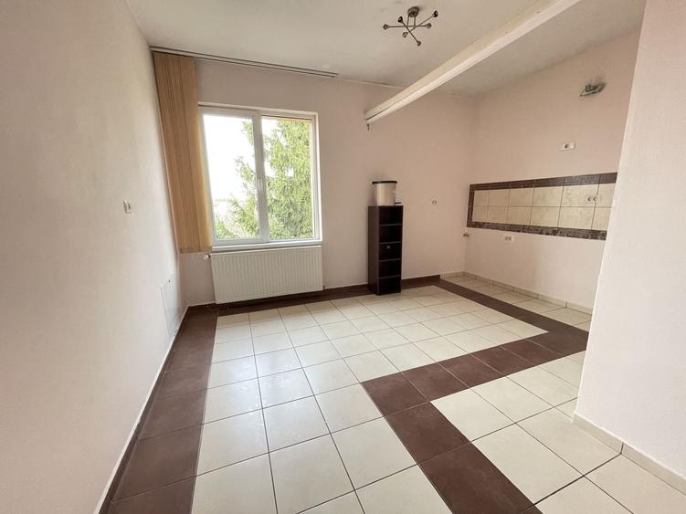 Casă individuală cu 6 camere cu Canalizare în Mehala