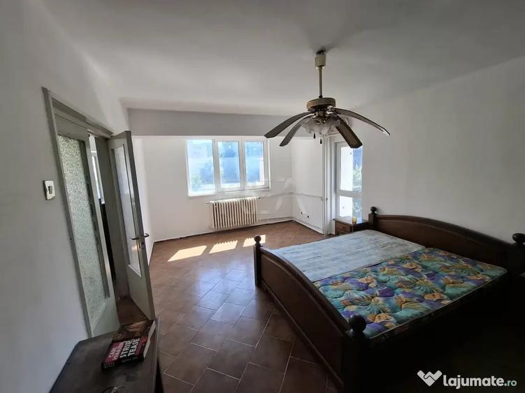 Apartament cu 3 camere decomandat în Gorjului