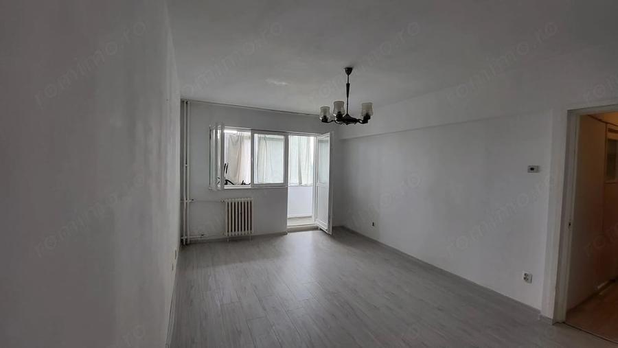 Apartament cu 3 camere decomandat în Republicii