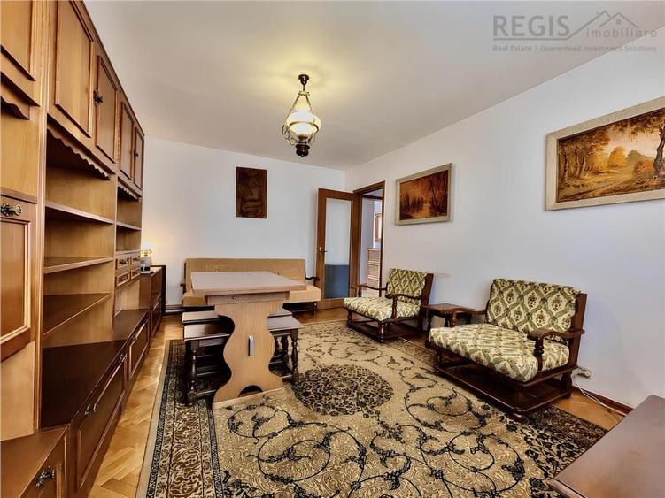 Apartament cu 4 camere decomandat în Sud