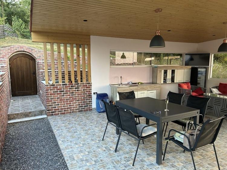 Casă cu 3 camere în Exterior Vest