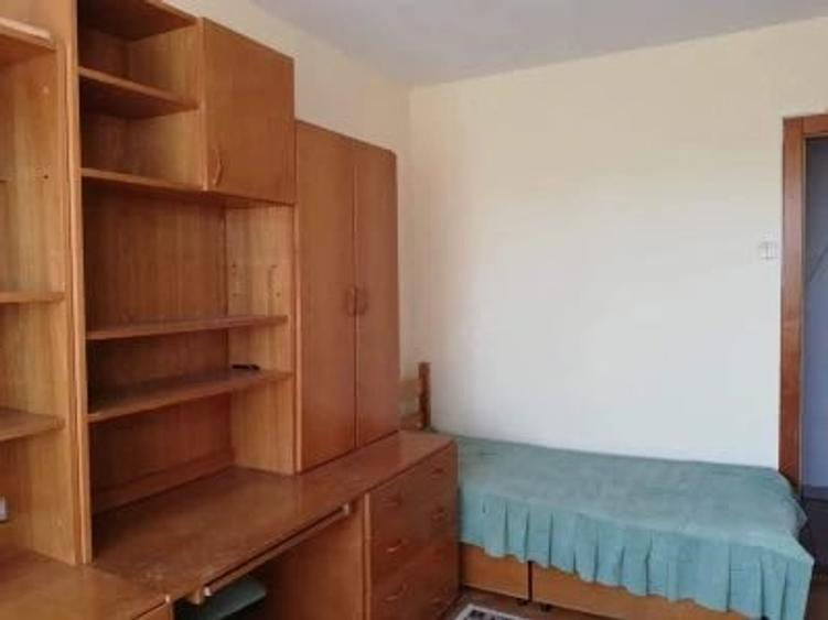 Apartament cu 3 camere decomandat în Aleea Carpați