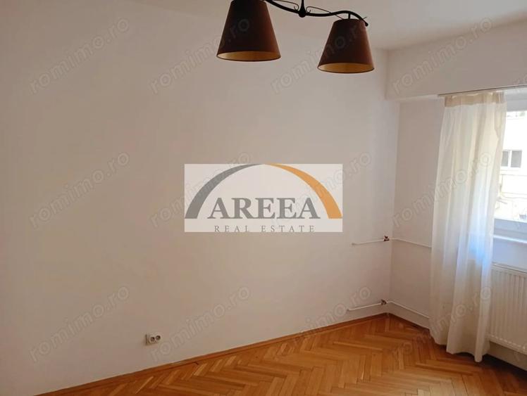Apartament cu 4 camere semidecomandat în Universitate