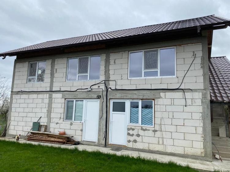 Casă cu 4 camere în Albota