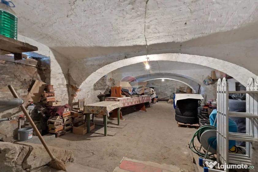 Casă cu 5 camere cu Teren 853 Mp în Ultracentral