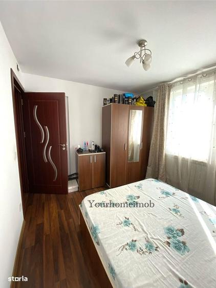 Apartament cu 2 camere semidecomandat în Craiovița Nouă
