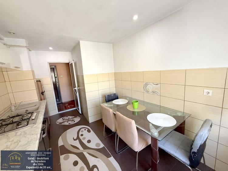 Apartament cu 3 camere semidecomandat în Micro 19