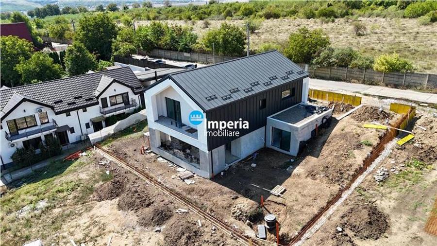 Casă individuală cu 4 camere cu Canalizare în Păcurari