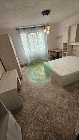 Garsonieră decomandată în Est
