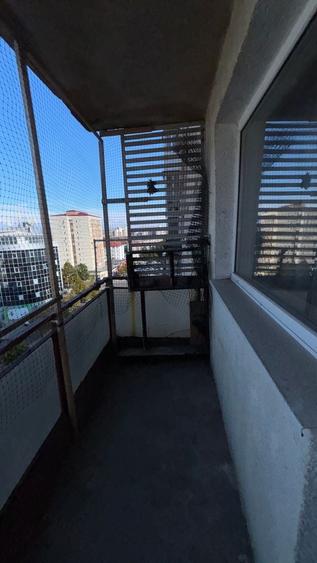 Apartament cu 3 camere decomandat în Cetate