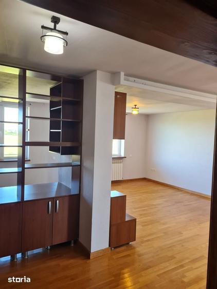 Apartament cu 4 camere decomandat în Ștrand