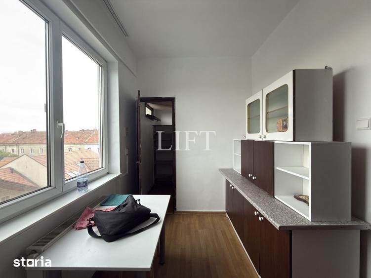 Apartament cu 2 camere decomandat în Tractorul