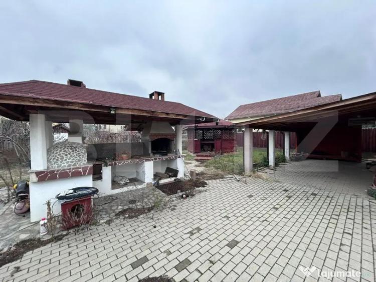 Casă cu 7 camere cu Teren 900 Mp în Central