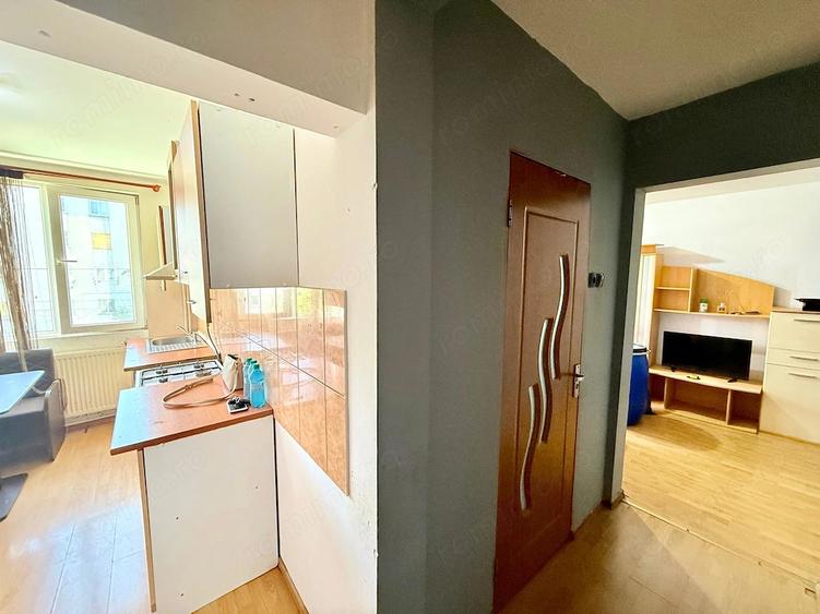 Apartament cu 3 camere semidecomandat în Dacia