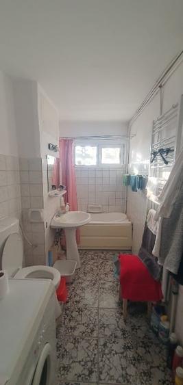 Apartament cu 4 camere decomandat, mobilat în Circumvalațiunii