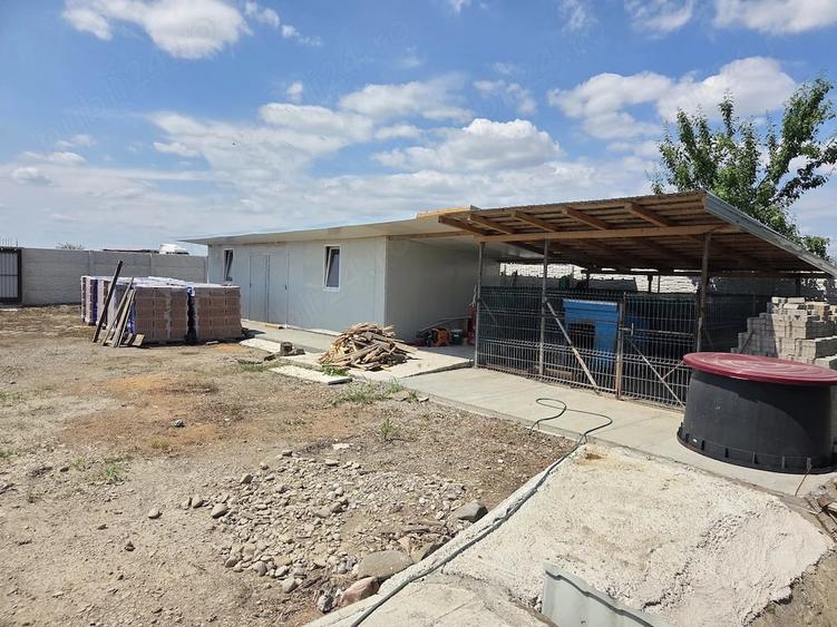 Casă cu 4 camere cu Teren 1000 Mp în Stăncești