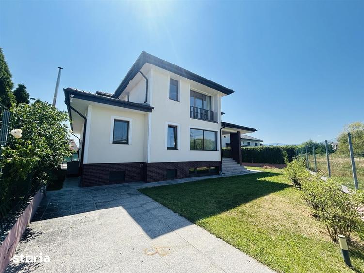 Casă cu 8 camere cu Teren 581 Mp în Șelimbăr