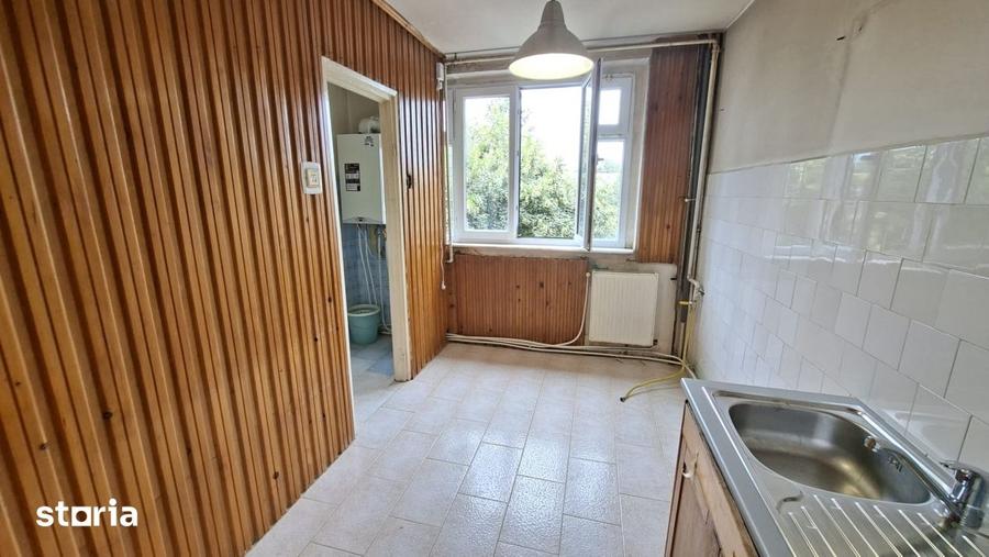 Apartament 4 camere Nord ,Etaj 3 la Poarta Scolii nr 14 - 1