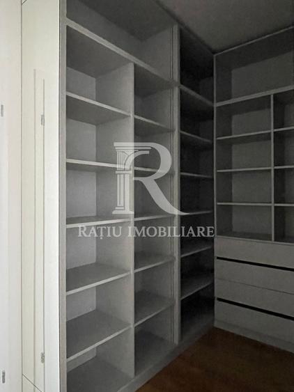 Apartament cu 3 camere semidecomandat, mobilat în Central