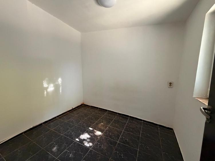 Apartament cu 3 camere semidecomandat în P-ța Unirii