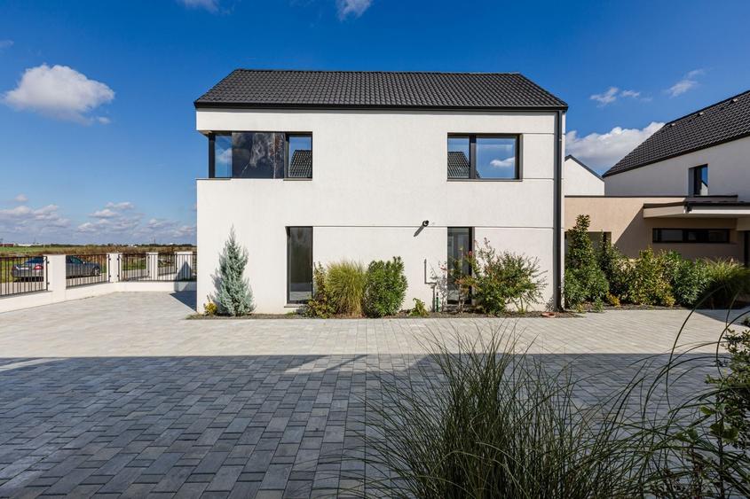 Duplex cu 4 camere cu Canalizare în Exterior Nord