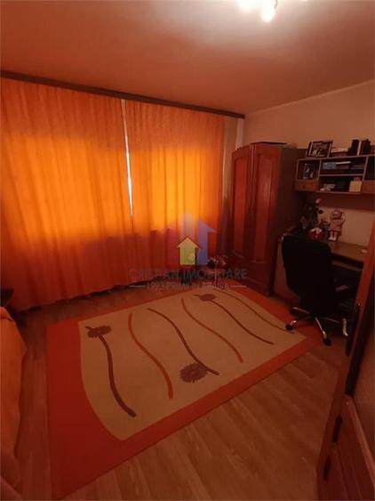 Apartament cu 4 camere decomandat în Buzaului