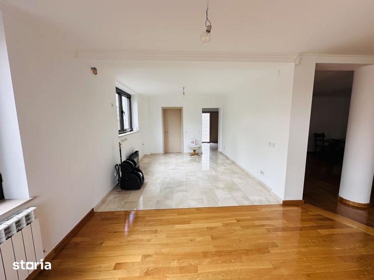Casă cu 7 camere cu Teren 570 Mp în Chiajna