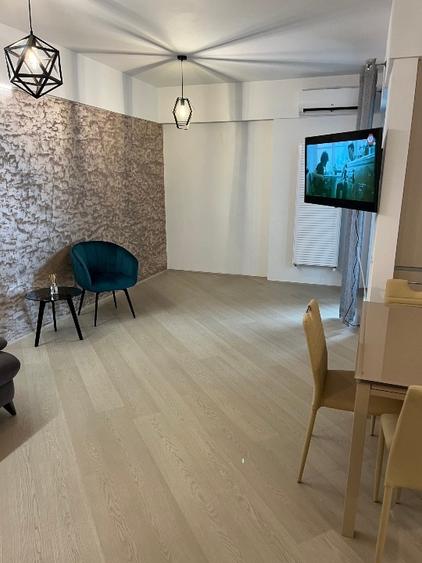 Apartament cu 3 camere decomandat, mobilat în Tineretului
