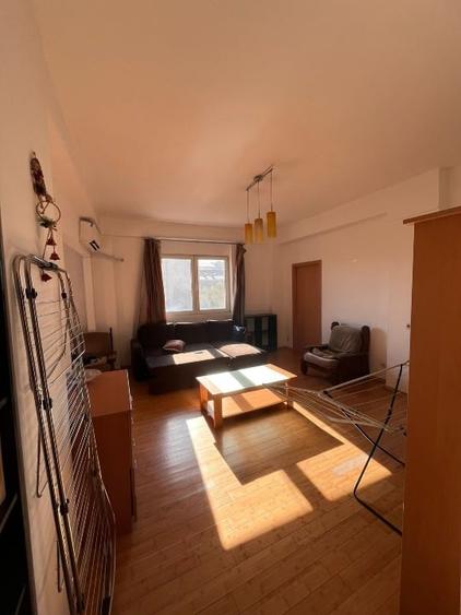 Apartament cu 4 camere decomandat în P-ța Romană
