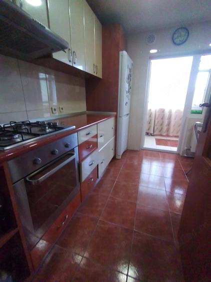 Apartament cu 3 camere decomandat în Exterior Vest