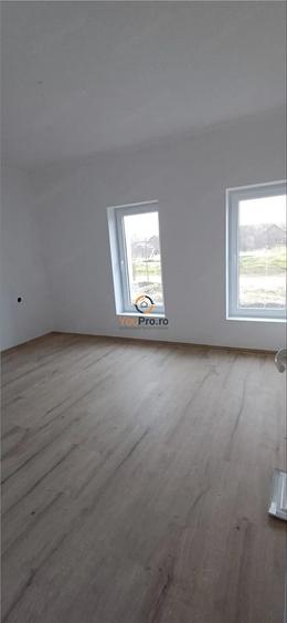 Casă cu 2 camere cu Teren 700 Mp în Variaș