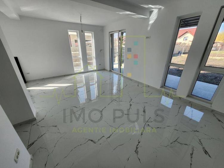 Duplex cu 5 camere cu Canalizare în Dumbrăvița