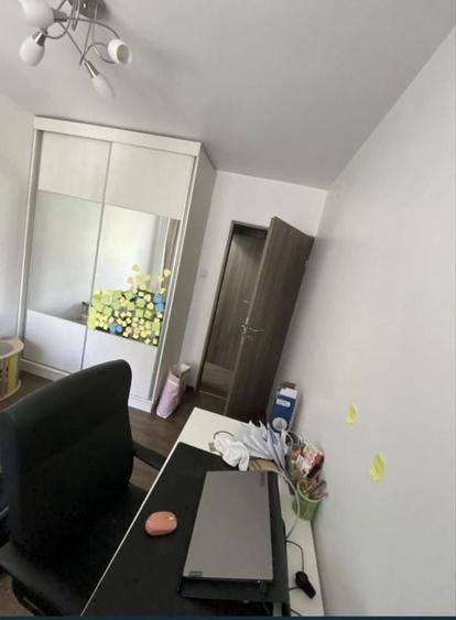 Apartament cu 4 camere semidecomandat în Runcu