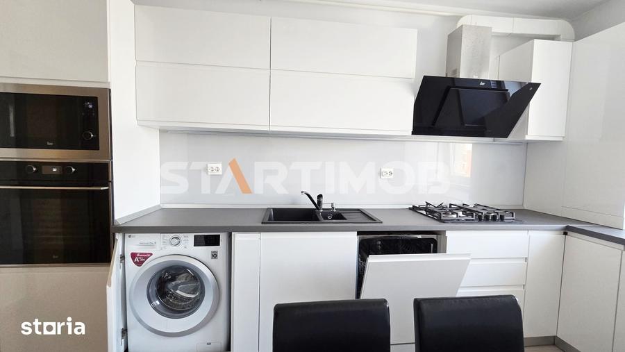 Apartament cu 3 camere decomandat în Tractorul
